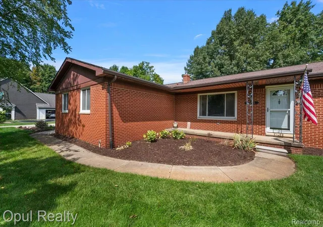 Photo 3 of Single family home for sale at 12821 10 Mile Rd, South Lyon, MI 48178 | MLS# 20261071604 | Listing updated on 2026-10-10