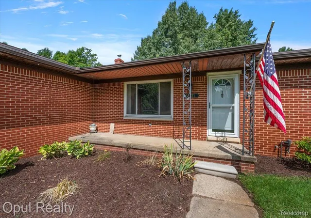 Photo 4 of Single family home for sale at 12821 10 Mile Rd, South Lyon, MI 48178 | MLS# 20261071604 | Listing updated on 2026-10-10