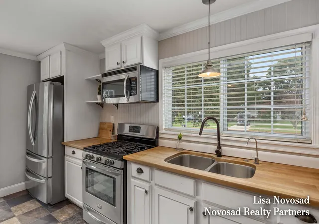 Photo 3 of Single family home for sale at 2124 Rosewood St, Jenison, MI 49428 | MLS# 65026047309 | Listing updated on 2026-10-05