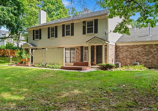 Photo 2 of Condo for sale at 7771 Lake Ridge Dr, Waterford, MI 48327 | MLS# 20261071610 | Listing updated on 2026-09-11