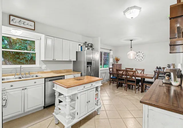 Photo 2 of Single family home for sale at 542 Eastlook Dr, Saline, MI 48176 | MLS# 81026047314 | Listing updated on 2026-09-16