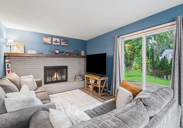 Photo 3 of Single family home for sale at 542 Eastlook Dr, Saline, MI 48176 | MLS# 81026047314 | Listing updated on 2026-09-16