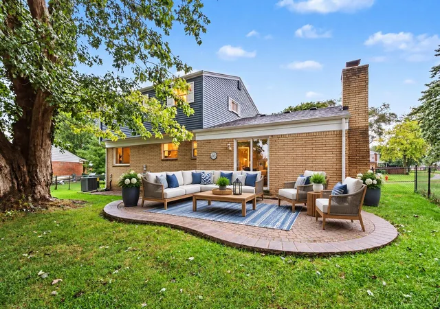 Photo 3 of Single family home for sale at 542 Eastlook Dr, Saline, MI 48176 | MLS# 81026047314 | Listing updated on 2026-09-16