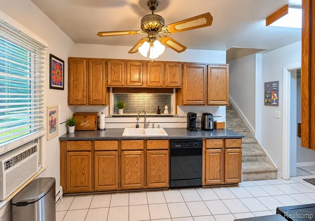 Photo 3 of Single family home for sale at 3262 Rockhaven Ave, Rochester Hills, MI 48309 | MLS# 20261071613 | Listing updated on 2026-09-25