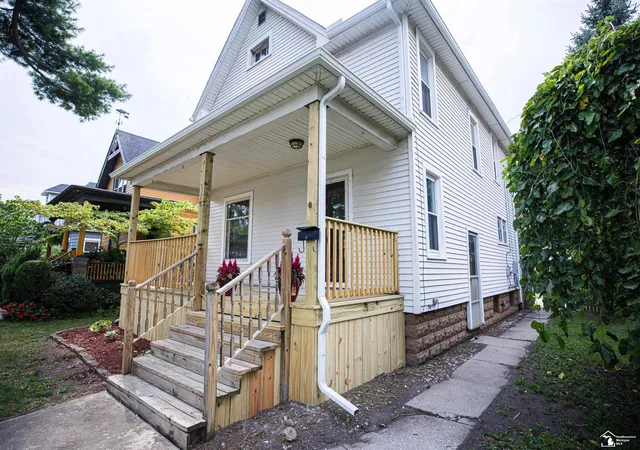 Photo 2 of Single family home for sale at 328 Union St, Monroe, MI 48161 | MLS# 57050220944 | Listing updated on 2026-09-08