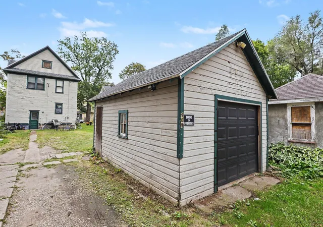 Photo 3 of Single family home for sale at 909 Clinton Ave, Kalamazoo, MI 49001 | MLS# 66026047318 | Listing updated on 2026-09-05