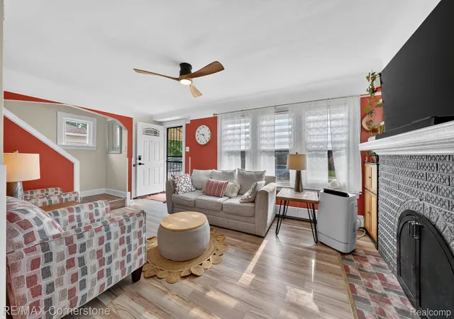 Photo 4 of Single family home for sale at 4040 Longtin Ave, Lincoln Park, MI 48146 | MLS# 20261071618 | Listing updated on 2026-10-07