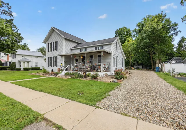 Photo 2 of Single family home for sale at 204 South St, Jonesville, MI 49250 | MLS# 53026047320 | Listing updated on 2026-09-17