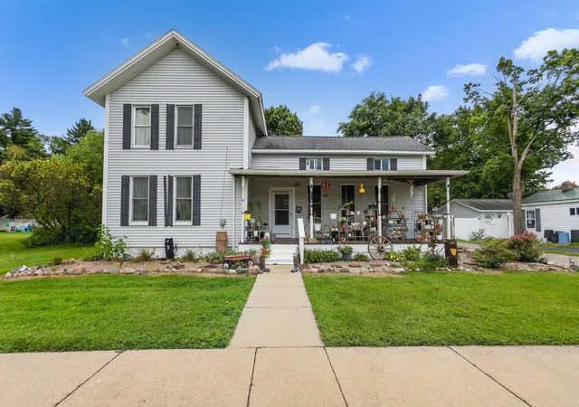 Photo 3 of Single family home for sale at 204 South St, Jonesville, MI 49250 | MLS# 53026047320 | Listing updated on 2026-09-17