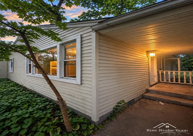 Photo 2 of Single family home for sale at 1480 Linden Dr, Muskegon, MI 49445 | MLS# 61050220947 | Listing updated on 2026-09-12