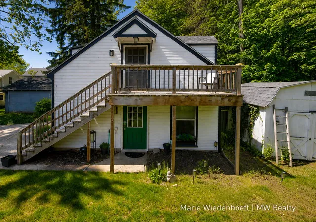 Photo 2 of Single family home for sale at 722 Lake St, Saugatuck, MI 49453 | MLS# 71026047331 | Listing updated on 2026-09-05