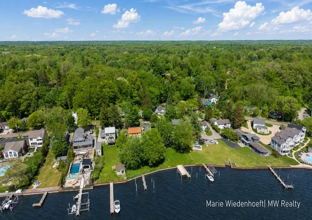 Photo 3 of Single family home for sale at 722 Lake St, Saugatuck, MI 49453 | MLS# 71026047331 | Listing updated on 2026-09-05