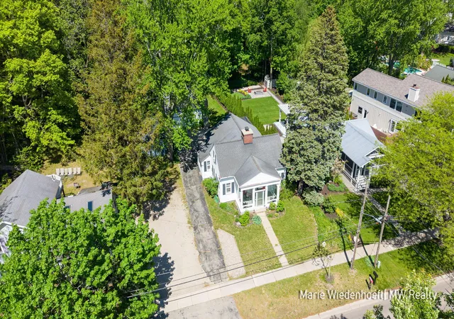 Photo 4 of Single family home for sale at 722 Lake St, Saugatuck, MI 49453 | MLS# 71026047331 | Listing updated on 2026-09-05