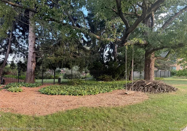 Photo 3 of Single family home for sale at 1405 Wellesley Dr, Mount Clemens, MI 48043 | MLS# 20261071630 | Listing updated on 2026-09-18