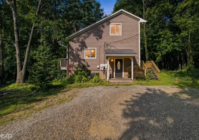 Single family home for sale at 535 Goldengate St, Lake Orion, MI 48362 | MLS# 58050220952