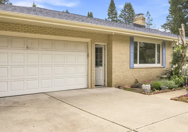 Photo 4 of Single family home for sale at 9557 Cleveland Ave, Baroda, MI 49101 | MLS# 69026047341 | Listing updated on 2026-10-06