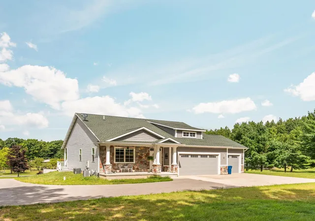 Photo 3 of Single family home for sale at 2229 S Loxley Rd, Houghton Lake, MI 48629 | MLS# 78080073278 | Listing updated on 2026-09-11