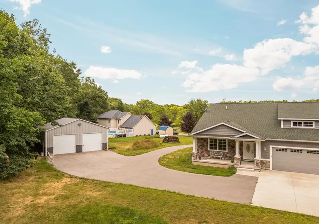 Photo 4 of Single family home for sale at 2229 S Loxley Rd, Houghton Lake, MI 48629 | MLS# 78080073278 | Listing updated on 2026-09-11