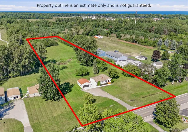 Photo 3 of Single family home for sale at 3246 Keewahdin Rd, Fort Gratiot, MI 48059 | MLS# 20261071643 | Listing updated on 2026-09-11