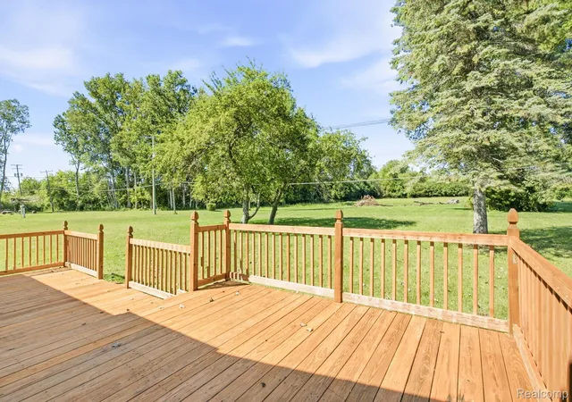 Photo 3 of Single family home for sale at 3246 Keewahdin Rd, Fort Gratiot, MI 48059 | MLS# 20261071643 | Listing updated on 2026-09-11