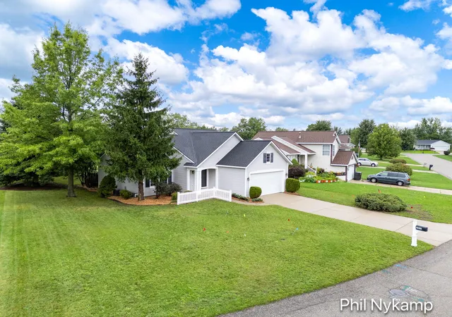 Photo 2 of Single family home for sale at 3431 Clear View Dr, Holland, MI 49424 | MLS# 71026047343 | Listing updated on 2026-09-29