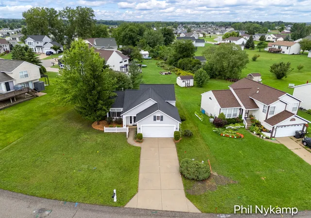 Photo 3 of Single family home for sale at 3431 Clear View Dr, Holland, MI 49424 | MLS# 71026047343 | Listing updated on 2026-09-29