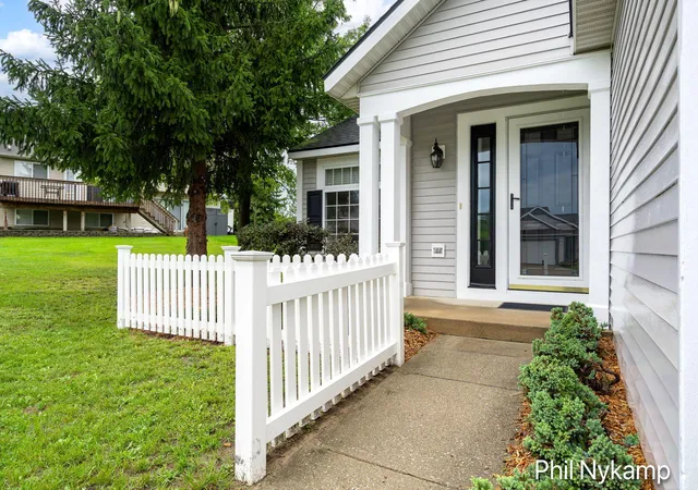 Photo 3 of Single family home for sale at 3431 Clear View Dr, Holland, MI 49424 | MLS# 71026047343 | Listing updated on 2026-10-19