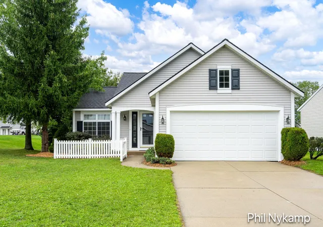 Photo 4 of Single family home for sale at 3431 Clear View Dr, Holland, MI 49424 | MLS# 71026047343 | Listing updated on 2026-10-19