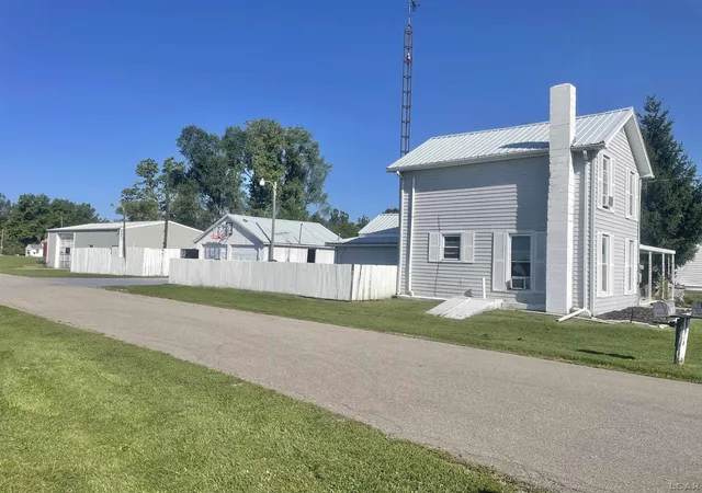 Photo 2 of Single family home for sale at 10490 Lime Crk Rd, Morenci City Lenawee, MI 49256 | MLS# 56050220954 | Listing updated on 2026-09-21
