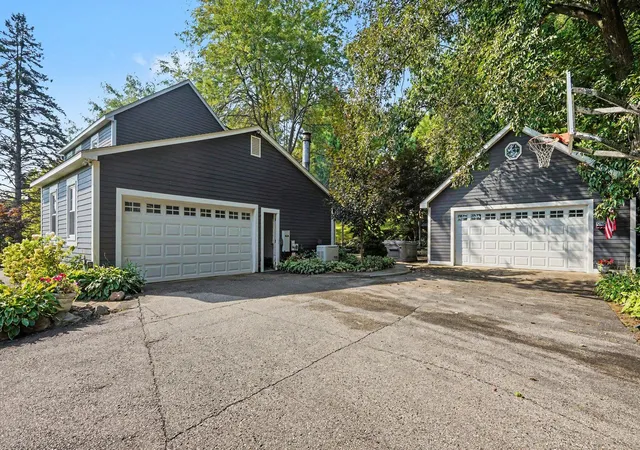Photo 4 of Single family home for sale at 9712 Timber Hl Ct, Dexter, MI 48130 | MLS# 81026047345 | Listing updated on 2026-10-18