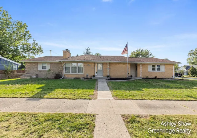 Photo 1 of Single family home for sale at 750 Pine Ave, Holland, MI 49423 | MLS# 71026047347 | Listing updated on 2026-10-19