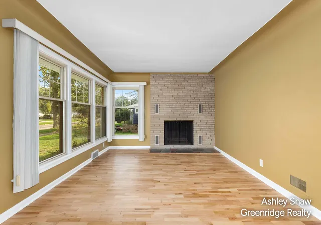 Photo 3 of Single family home for sale at 750 Pine Ave, Holland, MI 49423 | MLS# 71026047347 | Listing updated on 2026-10-19