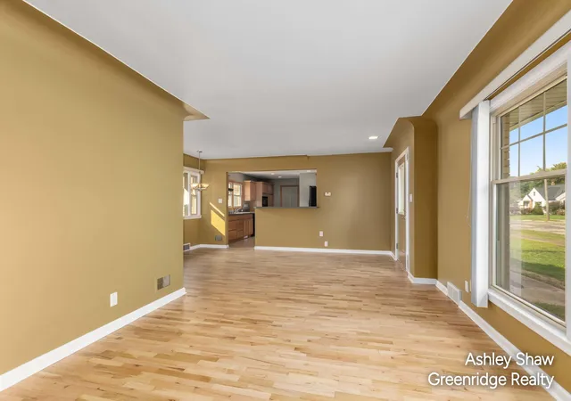 Photo 3 of Single family home for sale at 750 Pine Ave, Holland, MI 49423 | MLS# 71026047347 | Listing updated on 2026-10-19