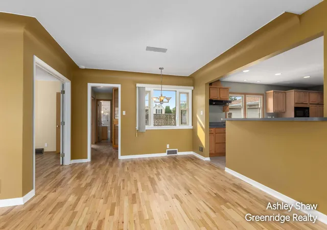 Photo 4 of Single family home for sale at 750 Pine Ave, Holland, MI 49423 | MLS# 71026047347 | Listing updated on 2026-10-19