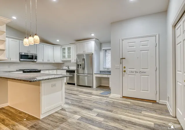 Listing Photo 3 - Condo for sale in building located at 905 May Dr, Monroe, MI 48161