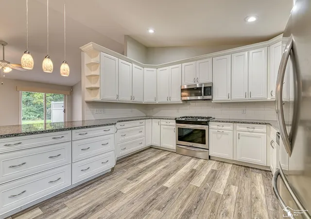 Listing Photo 5 - Condo for sale in building located at 905 May Dr, Monroe, MI 48161