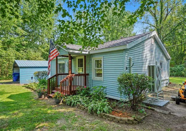 Photo 3 of Single family home for sale at 4650 Carmody Rd, Coloma, MI 49038 | MLS# 69026047350 | Listing updated on 2026-09-05