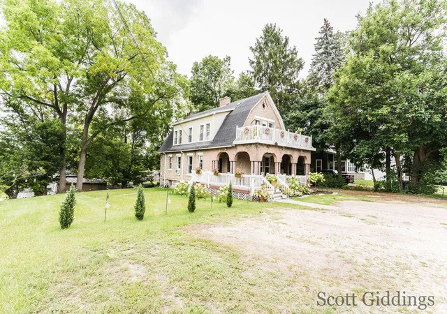 Photo 3 of Single family home for sale at 205 S Lincoln St, Stanton, MI 48888 | MLS# 65026047351 | Listing updated on 2026-09-11