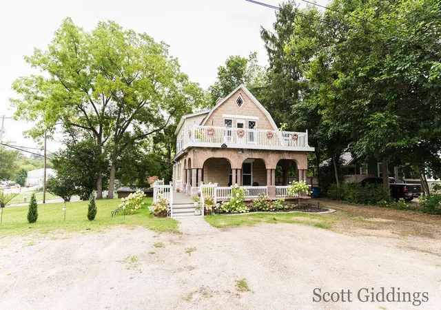 Photo 4 of Single family home for sale at 205 S Lincoln St, Stanton, MI 48888 | MLS# 65026047351 | Listing updated on 2026-09-11