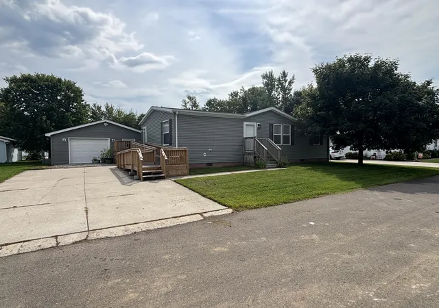 Single family home for sale at 3835 Kingsridge St, Jackson, MI 49201 | MLS# 71026047348