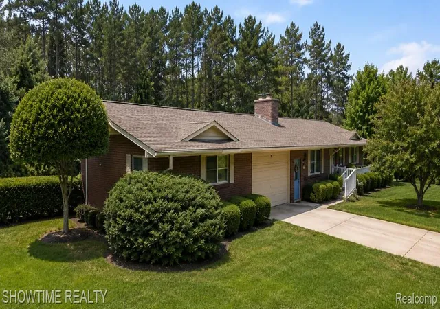 Photo 3 of Single family home for sale at 1661 Madeline Dr, Lapeer, MI 48446 | MLS# 20261071660 | Listing updated on 2026-09-14