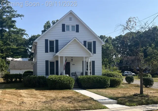 Photo 1 of Single family home for sale at 819 W Shiawassee Ave, Fenton, MI 48430 | MLS# 20261071667 | Listing updated on 2026-09-13