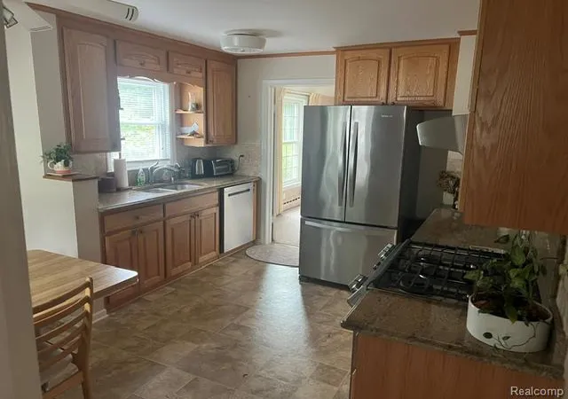 Photo 2 of Single family home for sale at 819 W Shiawassee Ave, Fenton, MI 48430 | MLS# 20261071667 | Listing updated on 2026-09-13