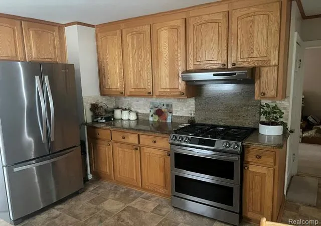 Photo 3 of Single family home for sale at 819 W Shiawassee Ave, Fenton, MI 48430 | MLS# 20261071667 | Listing updated on 2026-09-13