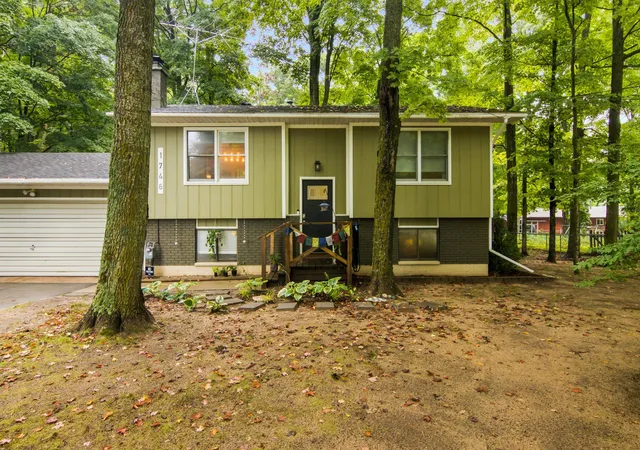 Photo 2 of Single family home for sale at 1746 Rasho Rd, Traverse City, MI 49696 | MLS# 78080073282 | Listing updated on 2026-09-15
