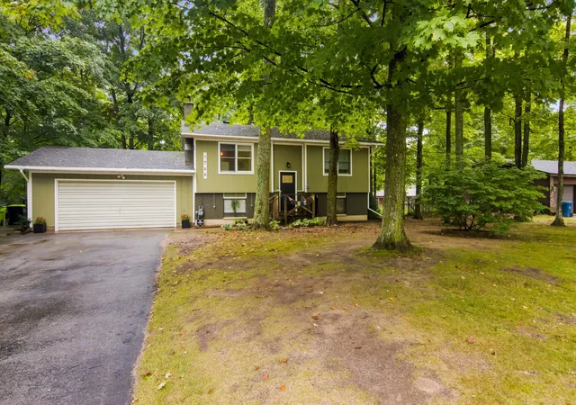 Photo 3 of Single family home for sale at 1746 Rasho Rd, Traverse City, MI 49696 | MLS# 78080073282 | Listing updated on 2026-09-15