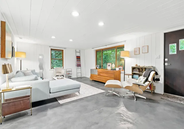Photo 3 of Single family home for sale at 4292 Pier Rd, Benton Harbor, MI 49022 | MLS# 69026047370 | Listing updated on 2026-09-09