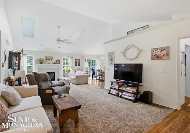 Listing Photo 5 - Condo for sale in building located at 44619 Patricia Dr, Sterling Heights, MI 48314