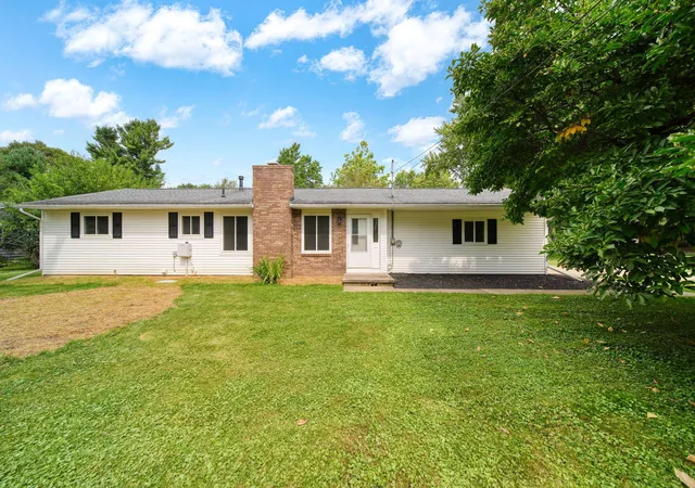 Photo 3 of Single family home for sale at 2814 Harben St, Jackson, MI 49203 | MLS# 55026047372 | Listing updated on 2026-09-11