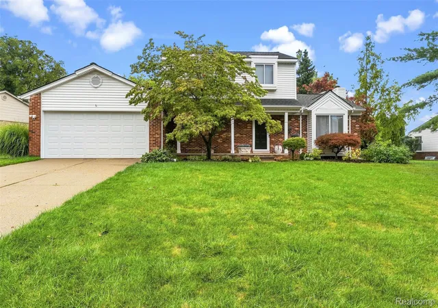 Photo 3 of Single family home for sale at 2326 Highsplint Dr, Rochester, MI 48307 | MLS# 20261071691 | Listing updated on 2026-09-13